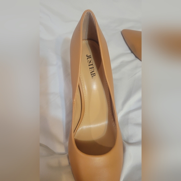 Nude color- pointed toe high heels - Picture 3 of 6